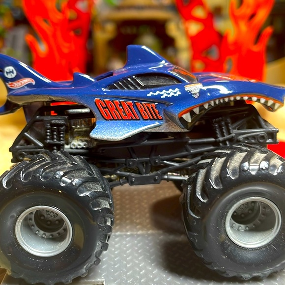 Mini Great Bite - Picture 2 of 3